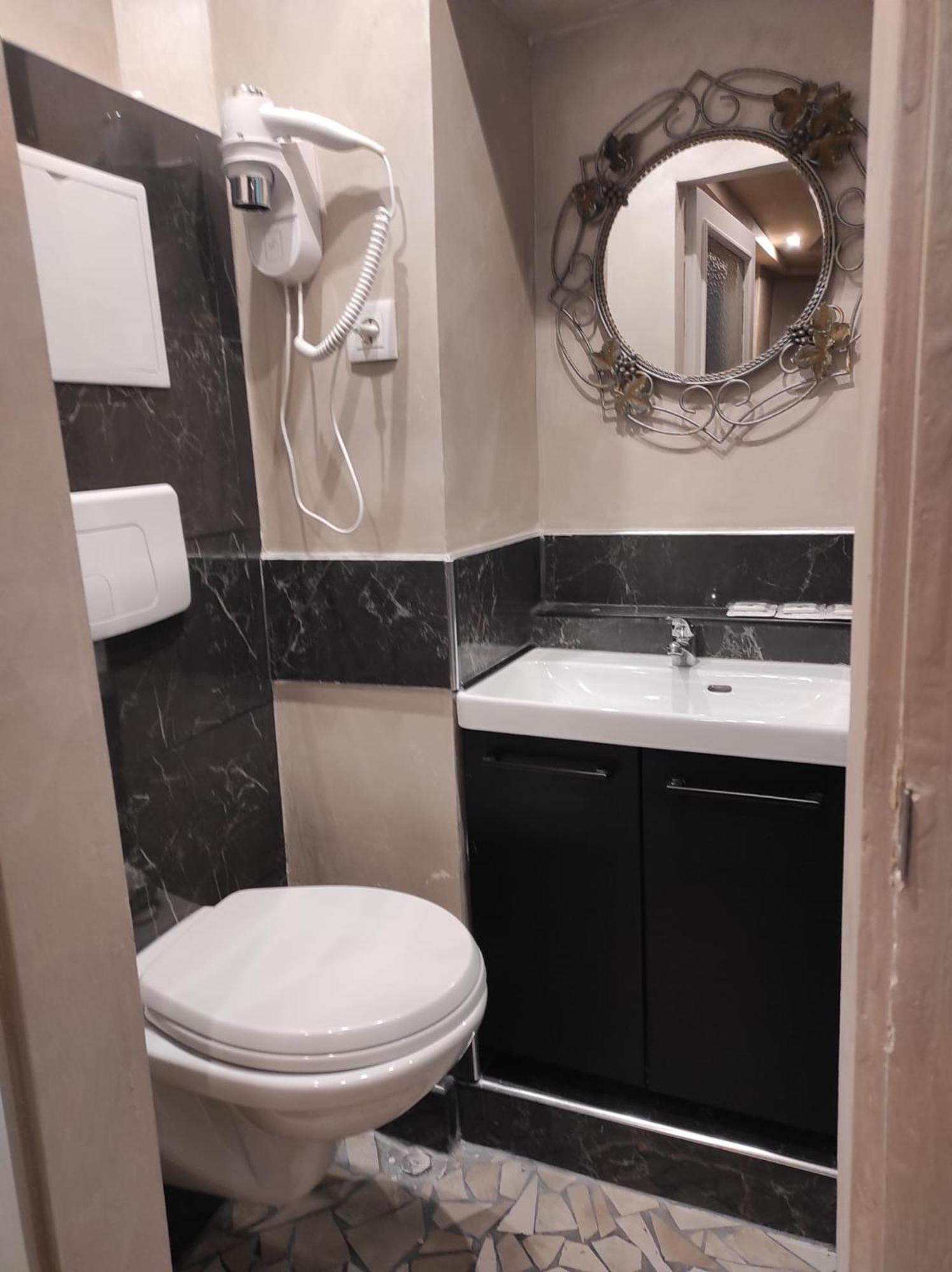 Hotel Clermont Montmartre Париж Екстериор снимка
