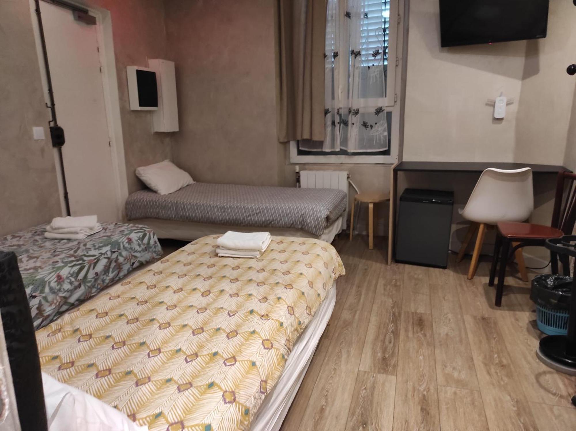 Hotel Clermont Montmartre Париж Екстериор снимка
