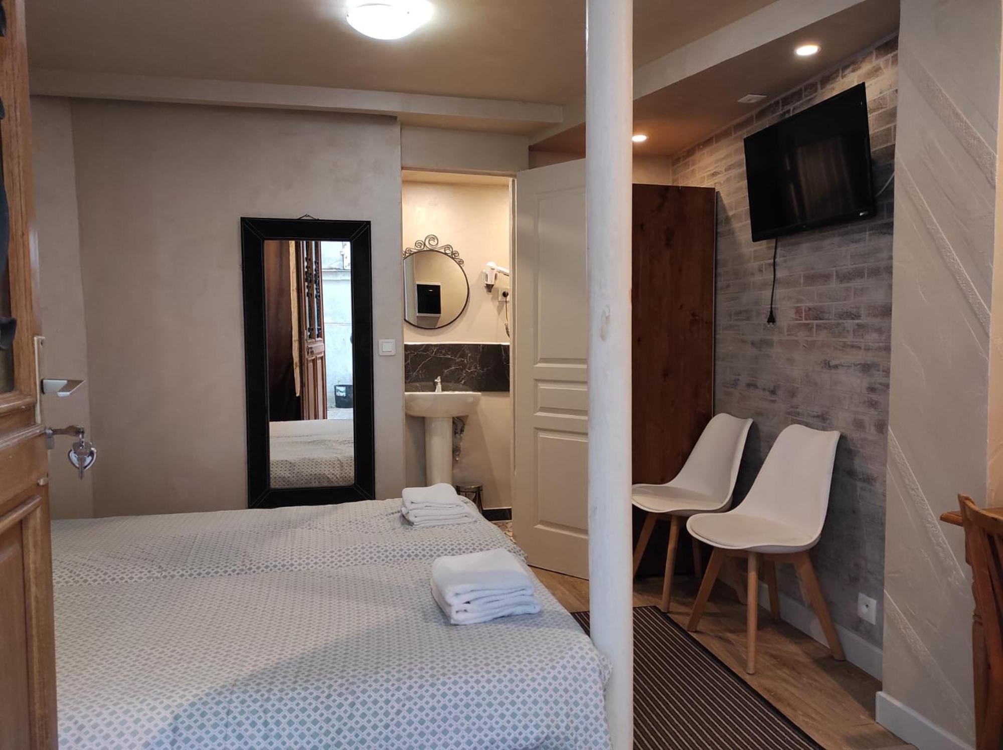 Hotel Clermont Montmartre Париж Екстериор снимка